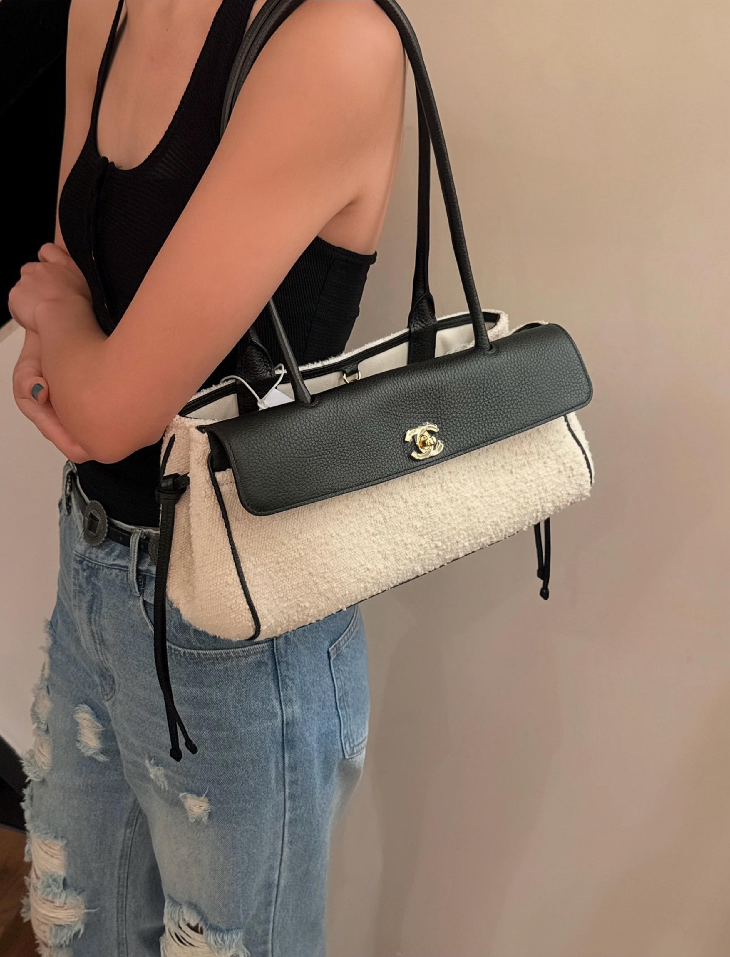 米色／黑色｜粗花軟呢×荔枝紋牛皮｜26SS 法棍 Hobo｜小號30.5cm