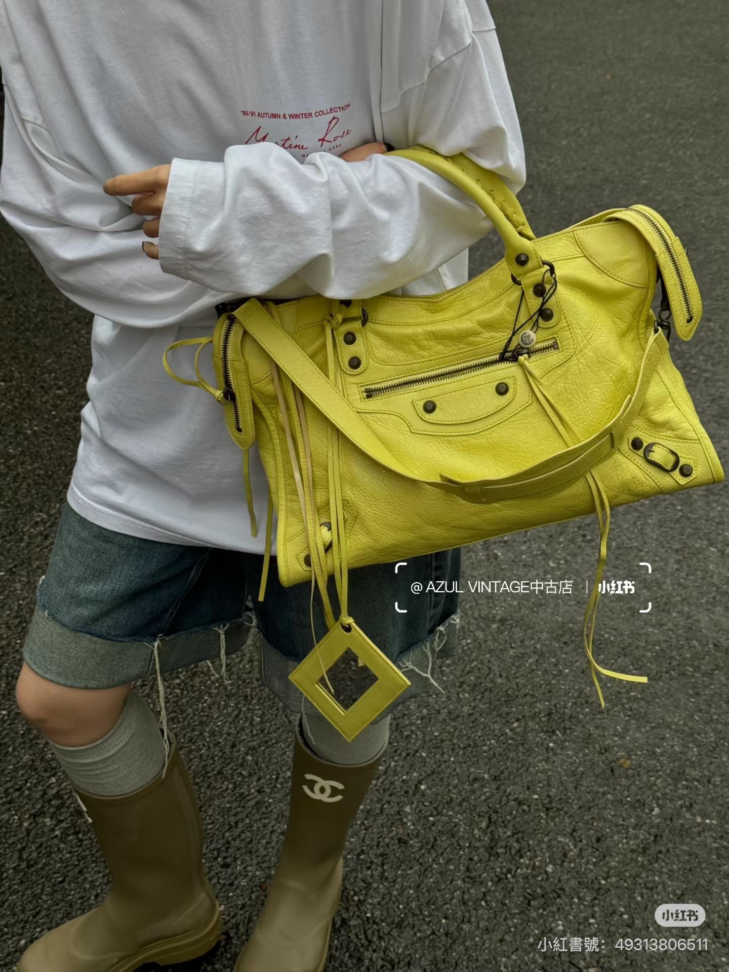MEDIUM Le City bag 機車包｜檸檬黃/黑釦｜Arena 爆裂小羊皮｜38cm