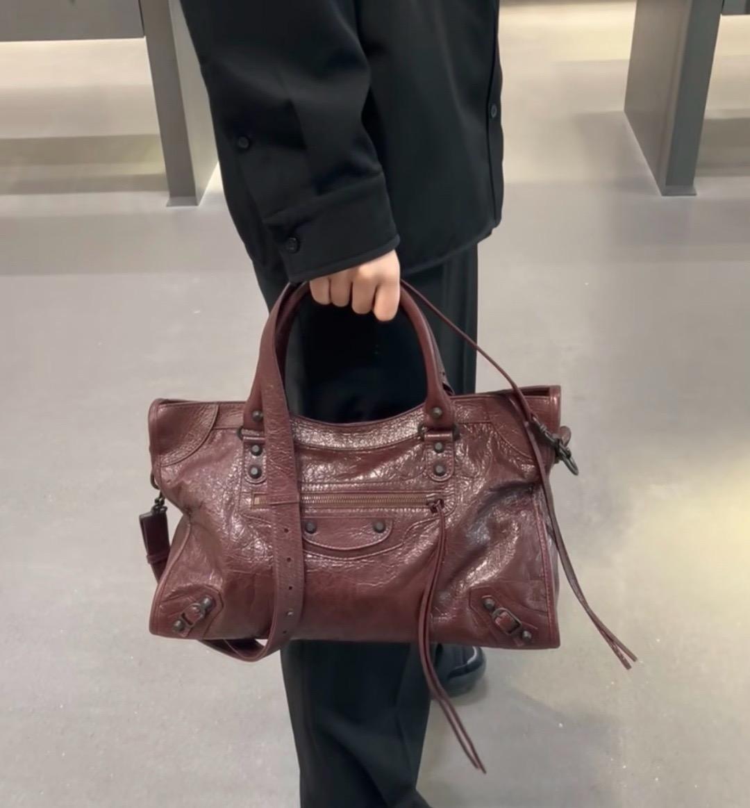 舊版本 MEDIUM Le City bag 機車包｜棗紅色/黑釦｜Arena 爆裂小羊皮｜38cm