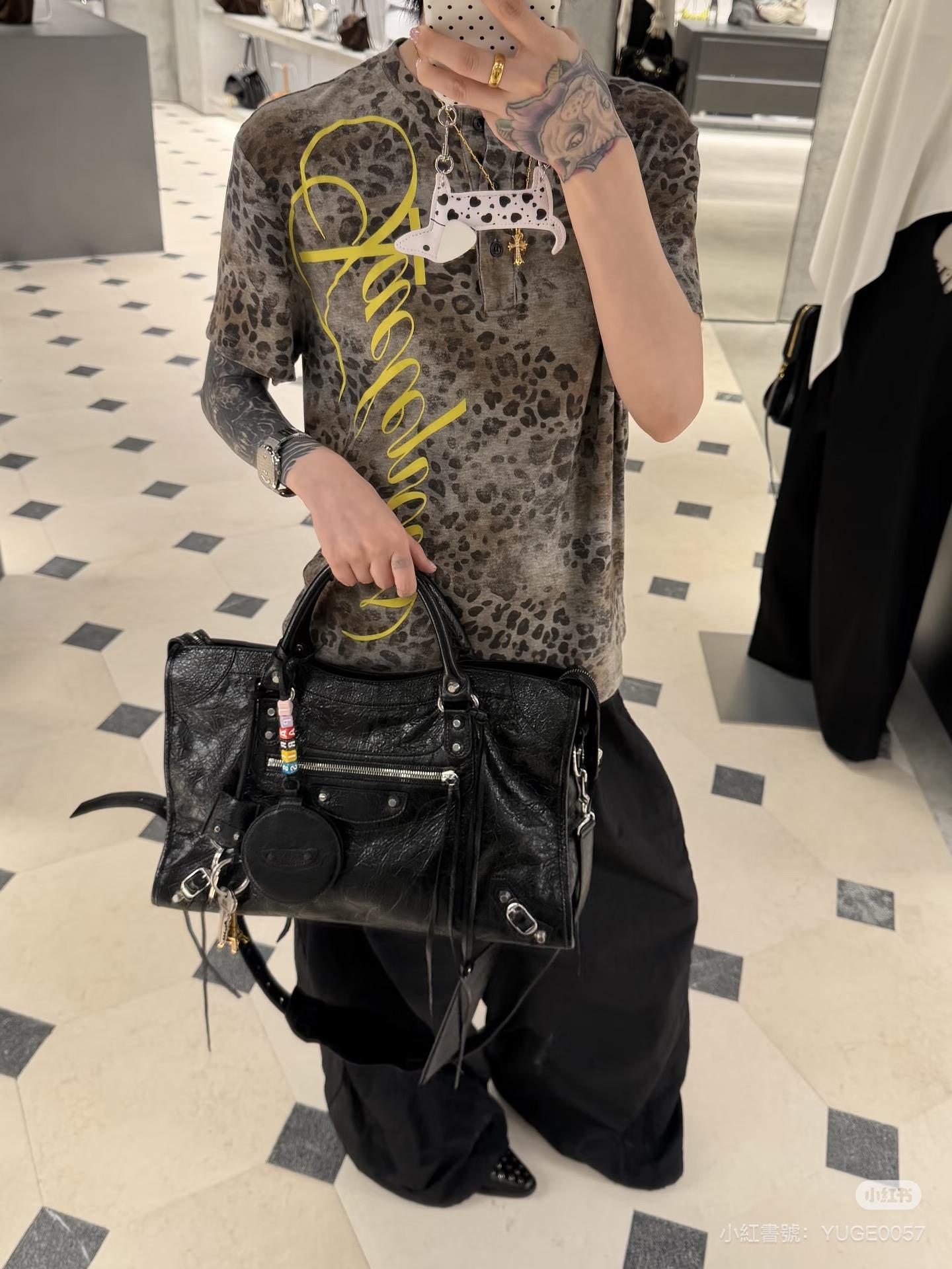 MEDIUM Le City bag 機車包｜黑色/銀釦｜Arena 爆裂小羊皮｜38cm