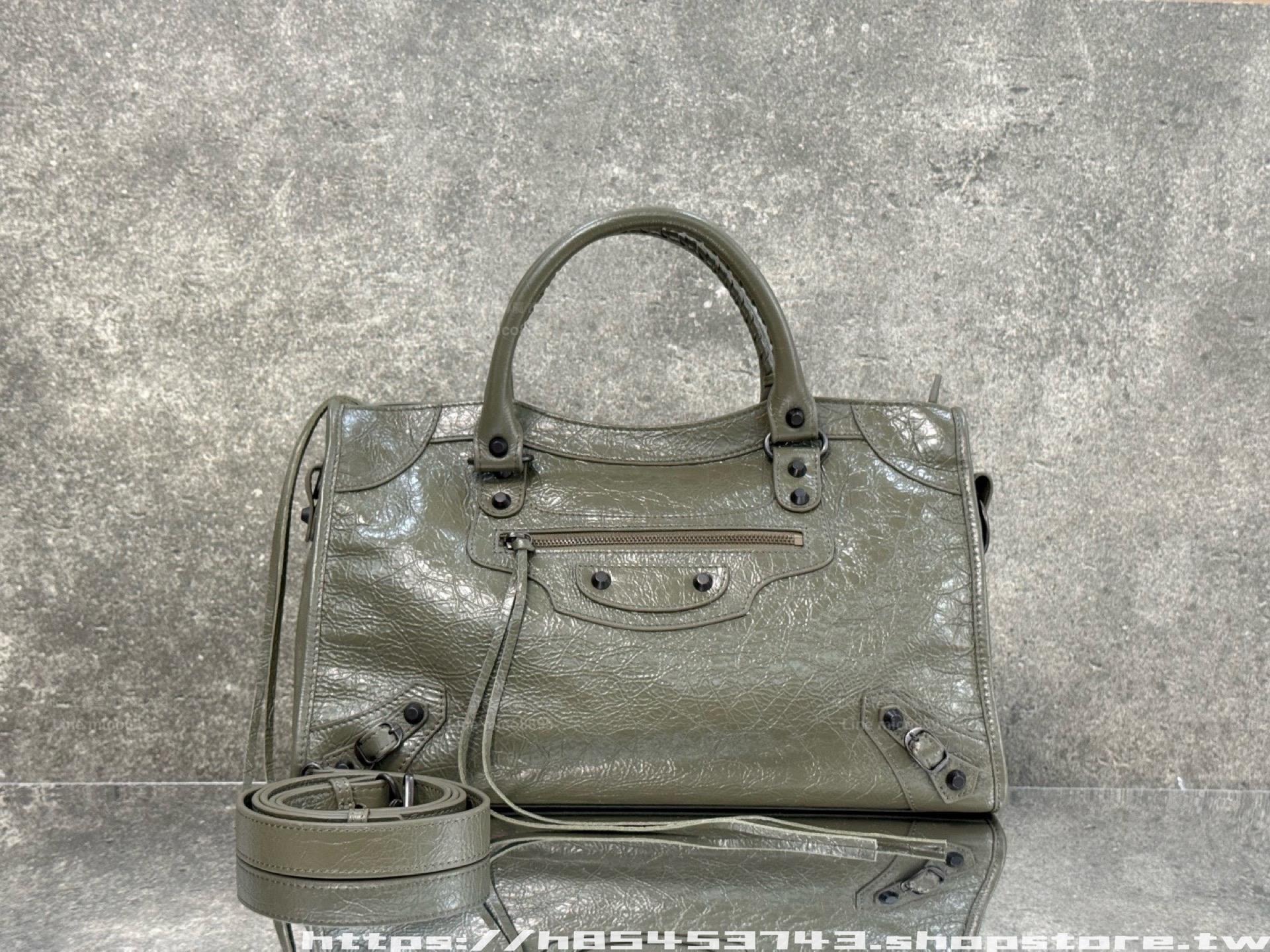 舊版本 MEDIUM Le City bag 機車包｜軍綠/黑釦｜Arena 爆裂小羊皮｜38cm