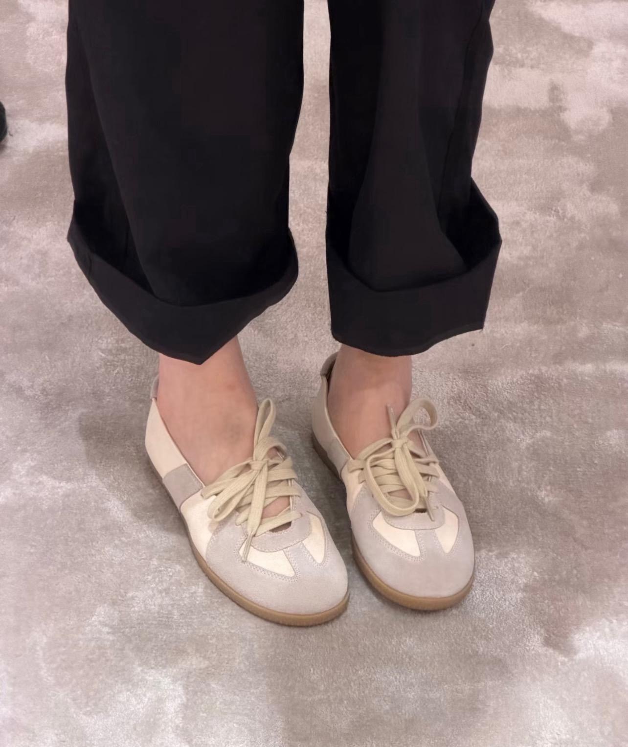 Maison Margiela 貝殼灰 頭層羊皮山形拼接德訓鞋｜低飽和復古休閒鞋
