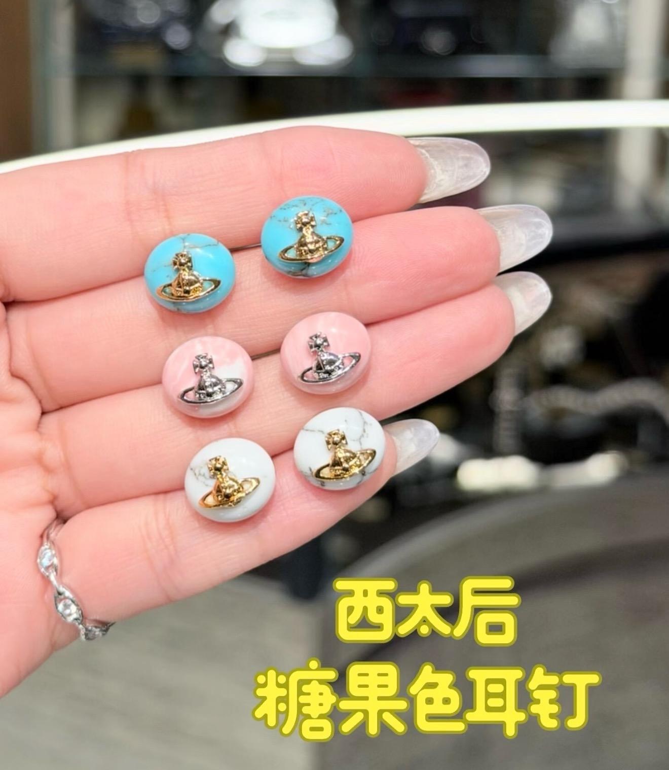 Vivienne Westwood 經典土星項鍊｜王冠星球天然紋理吊墜｜三色可選