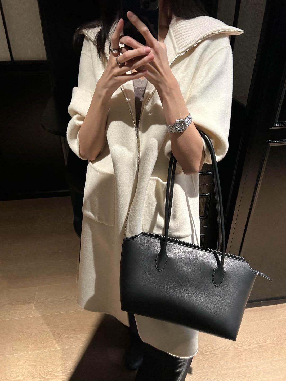 The Row Terrasse｜黑色 Bonaldo 胎牛皮手袋