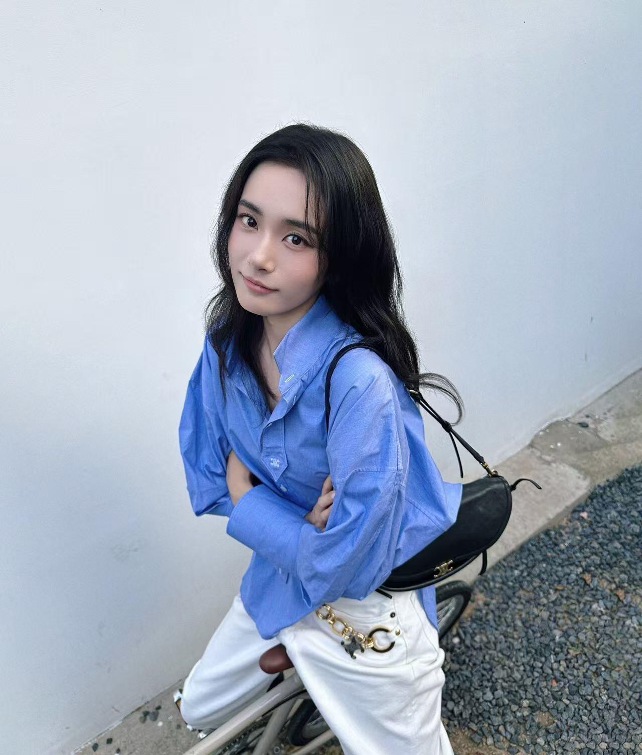 CELINE 凱旋門三角領結寬鬆棉質襯衫｜36／38／40／42