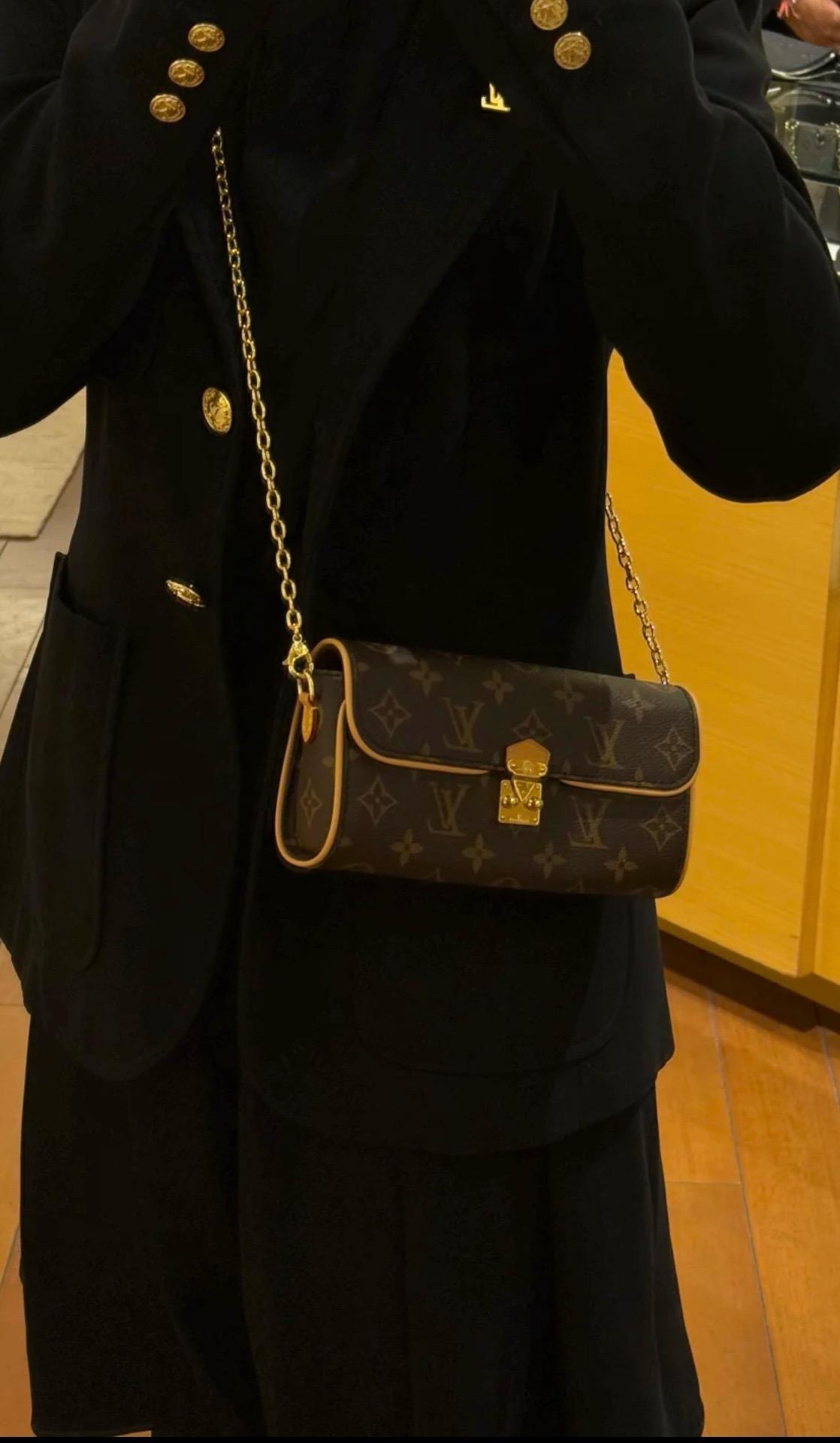 M13566 Pochette Camille - 棕色精品錢包-