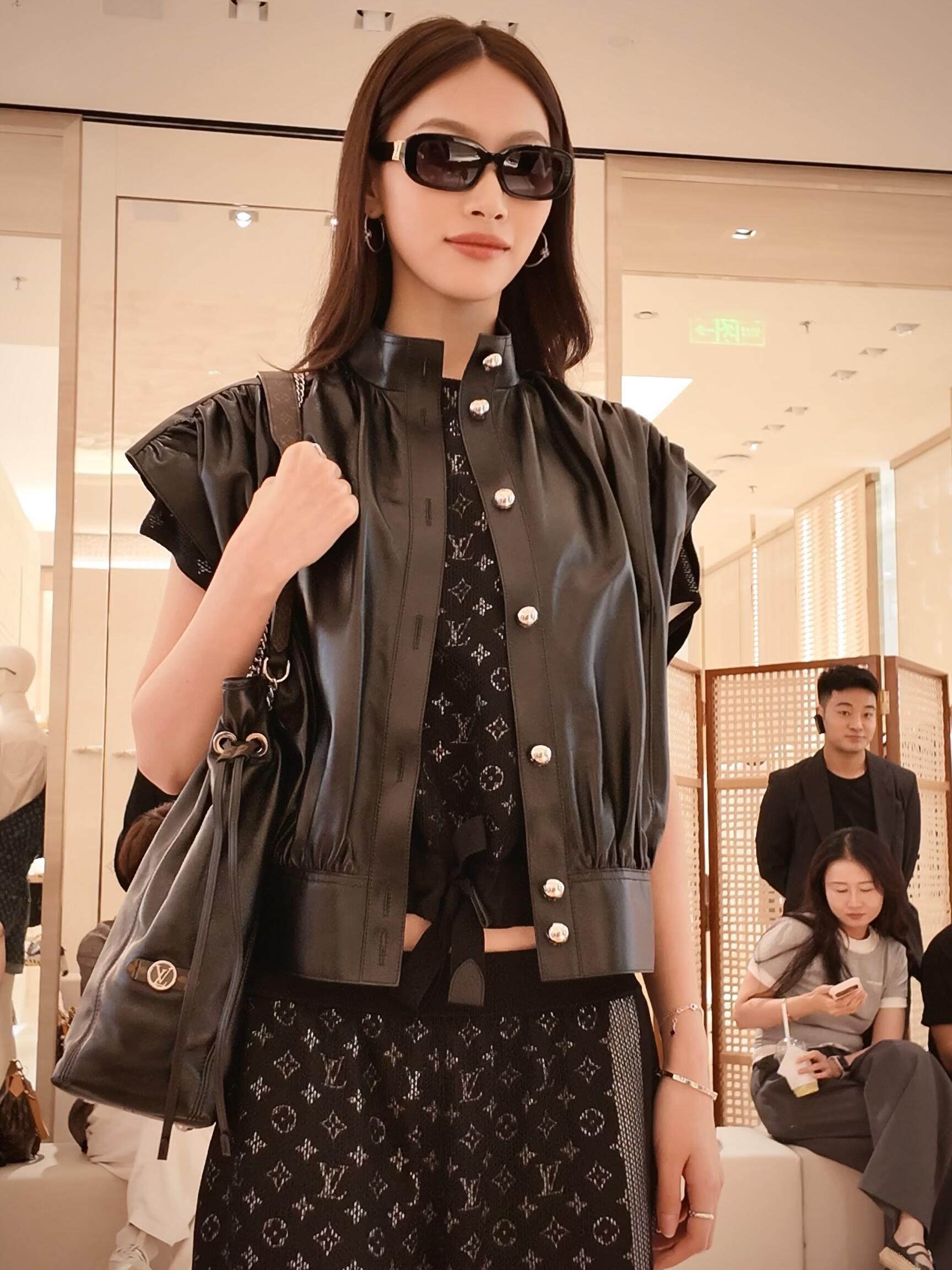 LOUIS VUITTON 26S 黑色小羊皮銀扣廓形馬甲｜36／38／40／42