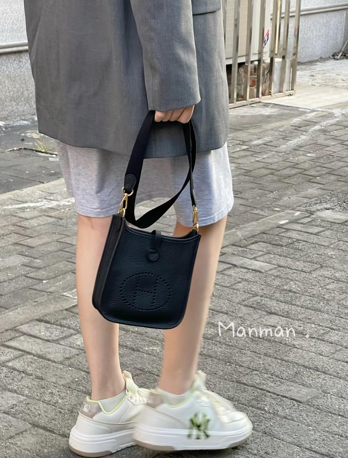 黑色/金釦｜HAAS TC公牛皮｜mini Evelyne 16肩背包｜16cm