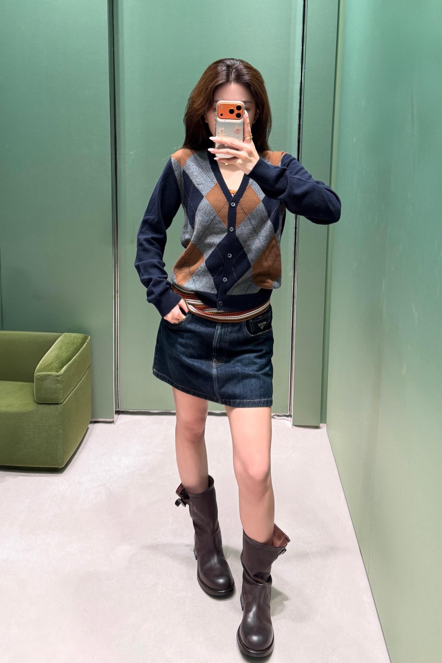 PRADA 26S 拼色菱格紋羊絨 V 領針織開衫｜36／38／40