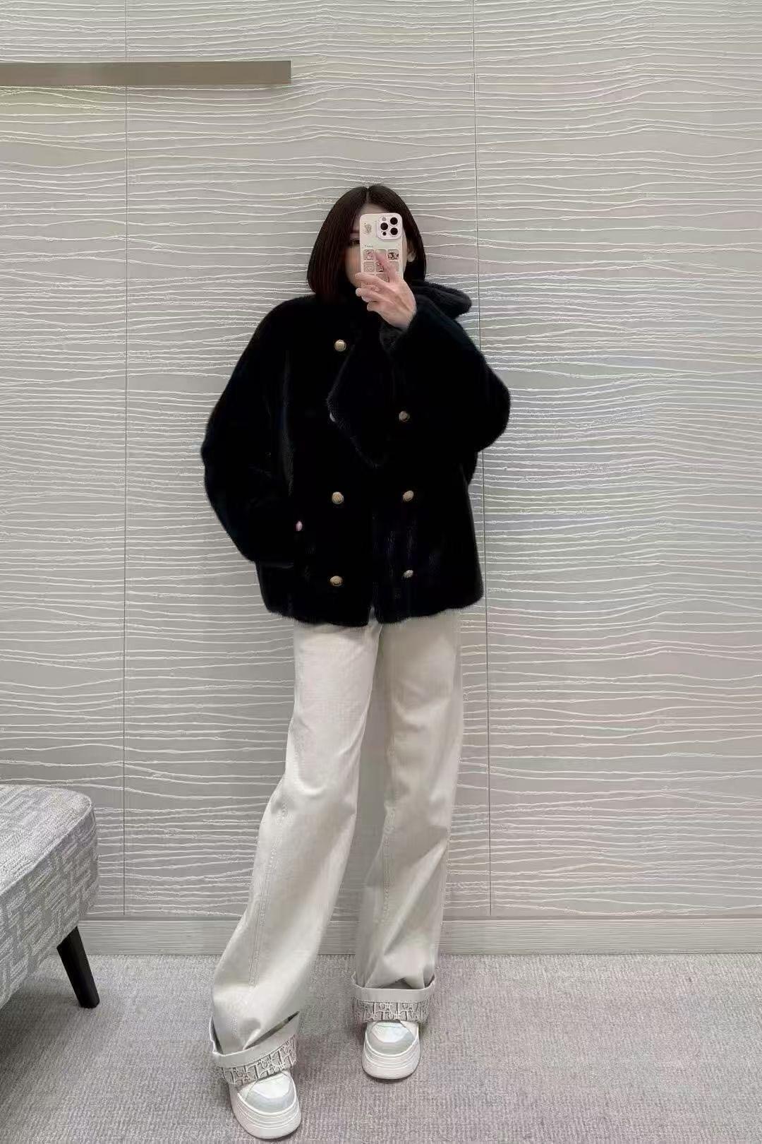 DIOR 26S 洛可可徽章金扣天鵝絨水貂皮草外套｜36／38／40／42