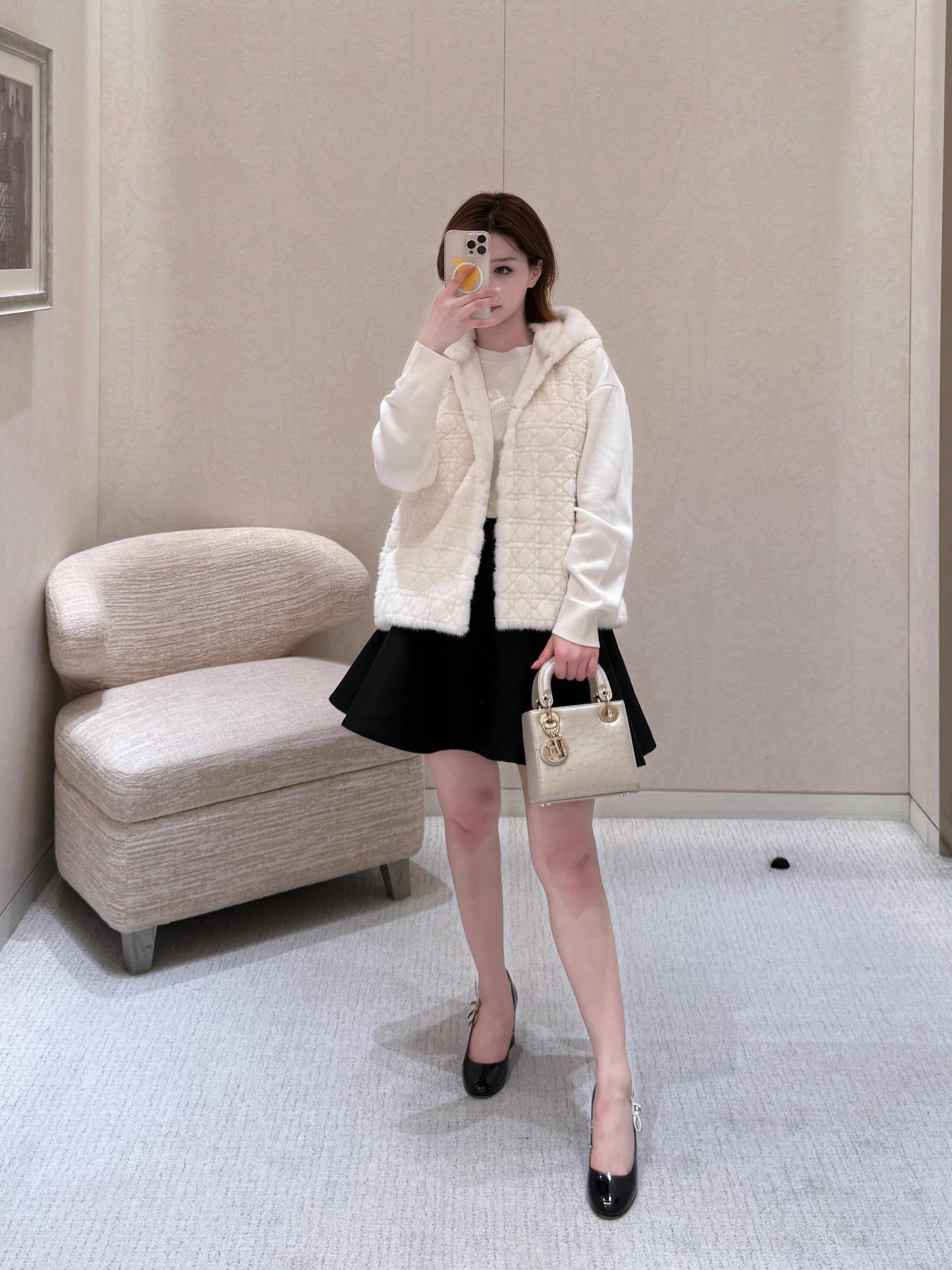 DIOR 26S 藤格紋連帽水貂皮草背心外套｜36／38／40／42