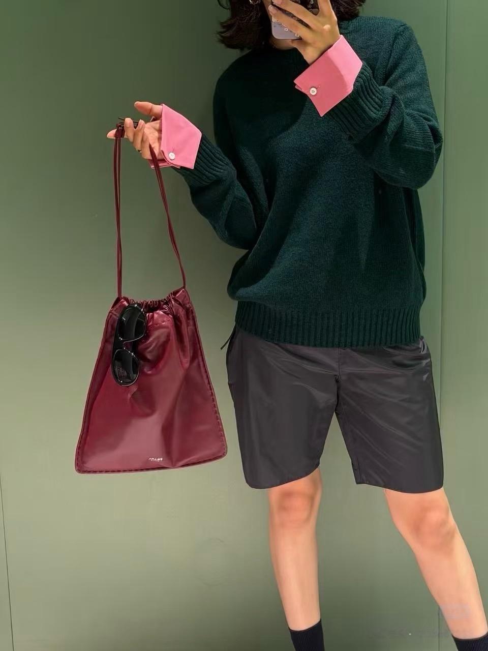 PRADA 26秋冬拼粉袖口羊絨圓領毛衣｜墨綠｜S／M／L