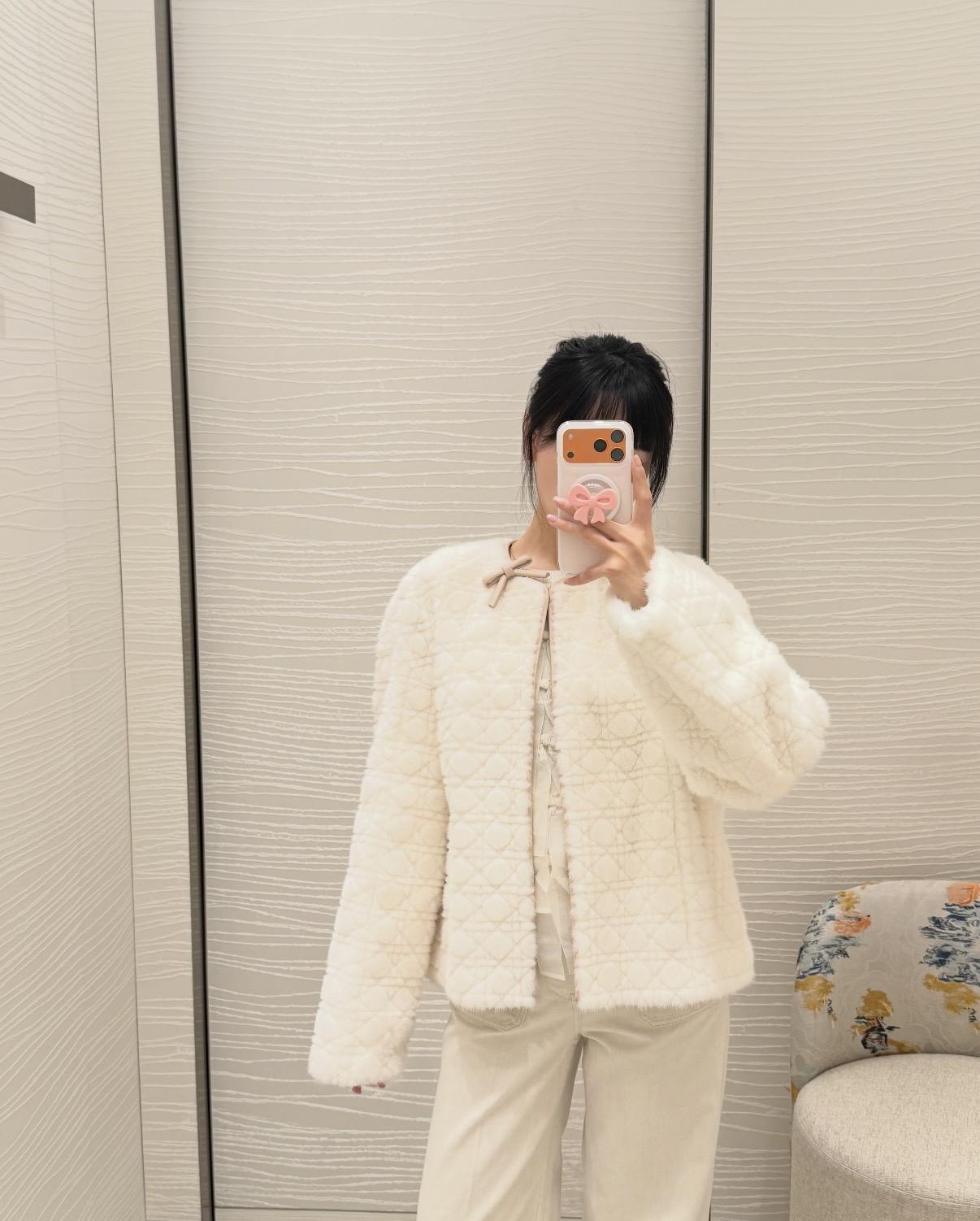 DIOR 立體蝴蝶結藤格紋水貂絨皮草外套｜36／38／40／42