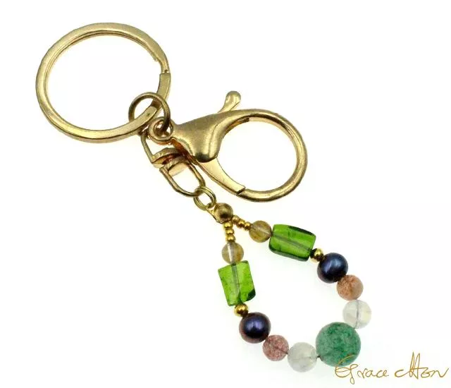 🤑招財小寶貝🤑 #綠草莓 #吊飾