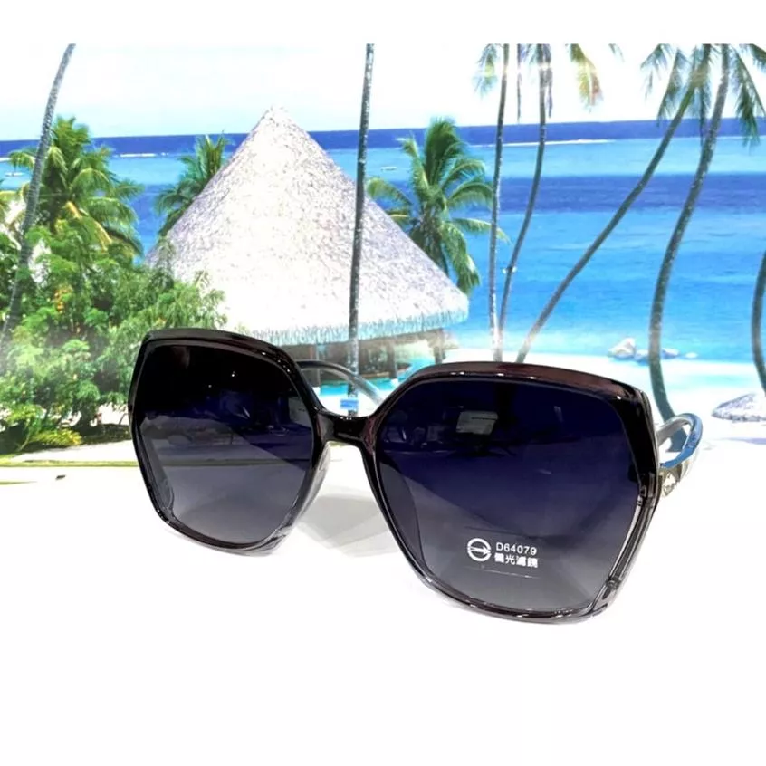 經緯度鐘錶 偏光太陽眼鏡 雜誌首推 時尚鏡架 日韓女星最愛 大鏡框 休閒百搭 駕車 沙灘 夏日必備【破盤價200】785