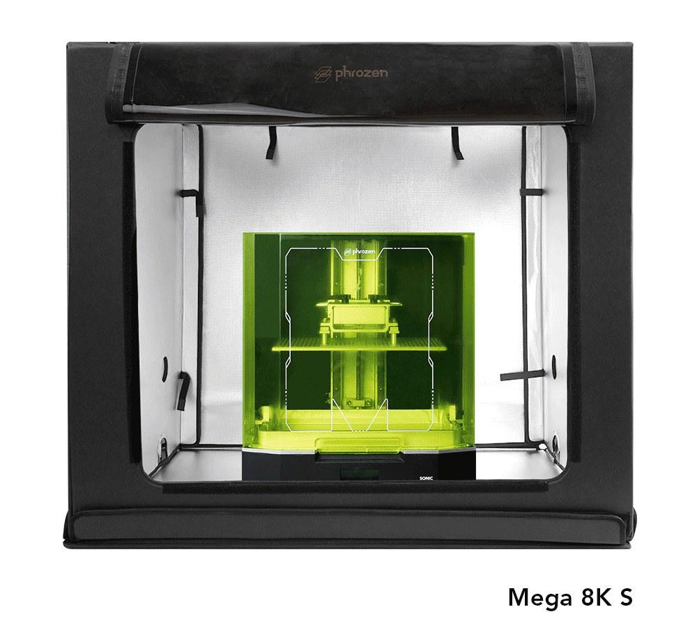 Phrozen 3D列印隔絕棚 Mega 內放置大型光固化列印機的情境