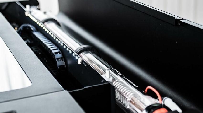FLUX HEXA 機身後方的 60W CO₂ 雷射管