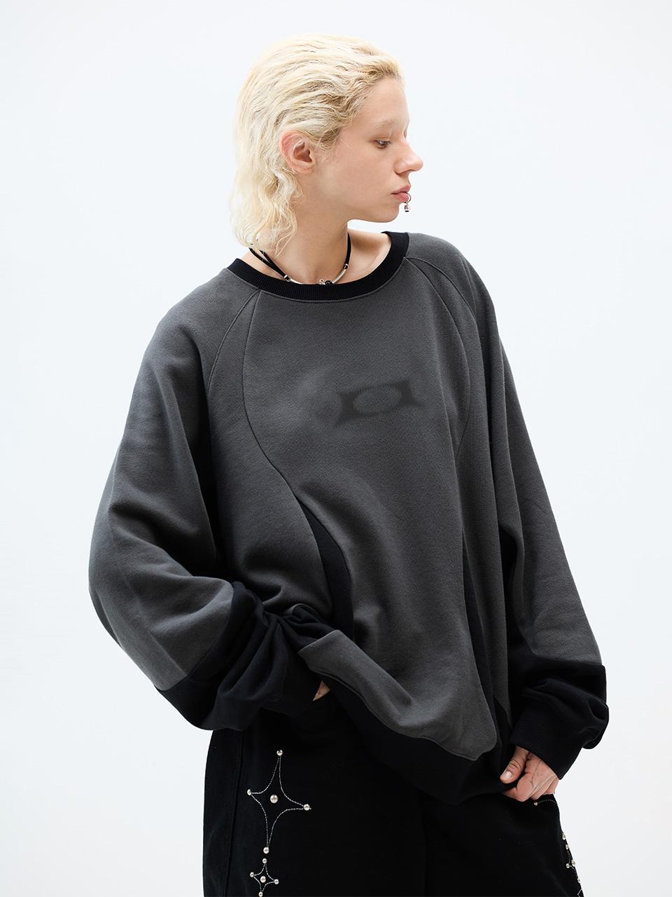 CRITIC WORMHOLE INCISION SWEATSHIRT