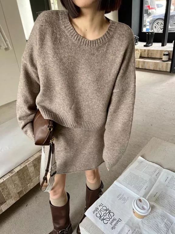 E22寬鬆針織毛衣+短裙套裝