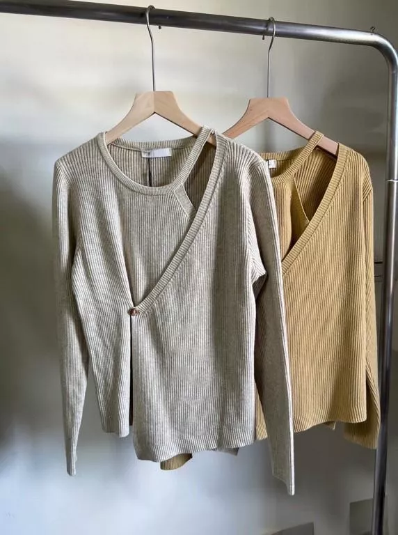 E43純慾交叉簍空上衣