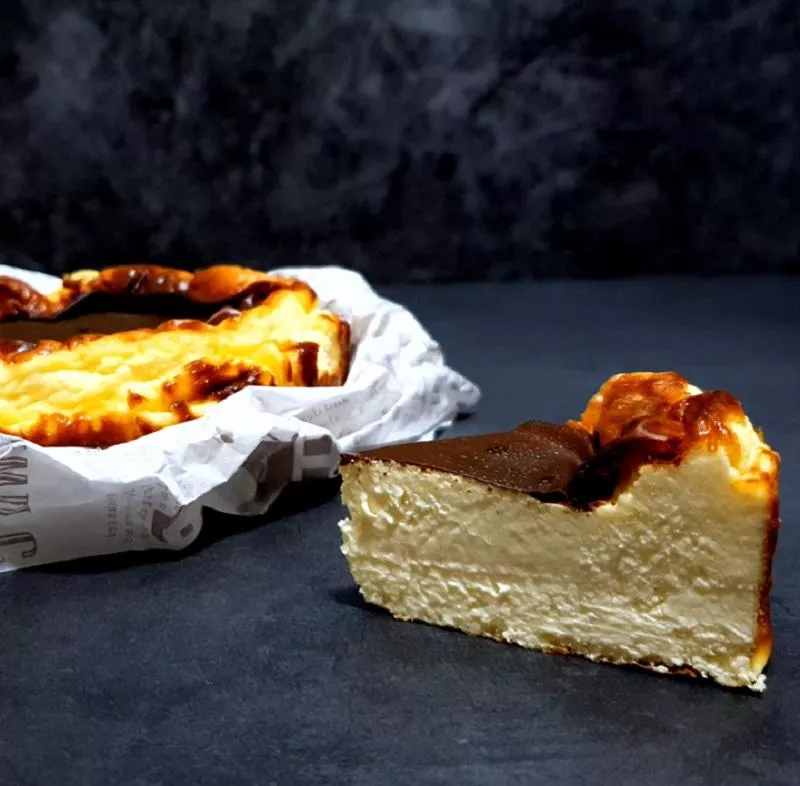 無加糖 無麵粉-「無代糖半熟原味」 「半熟原味」 /「流心巧克力」-巴斯克乳酪蛋糕《6吋》