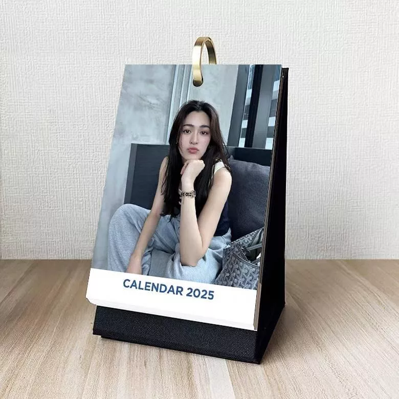 💖現貨   鄺玲玲桌曆 我們的秘密桌曆   2025年桌曆 lingling周曆 54張 TheSecretofUs lingorm