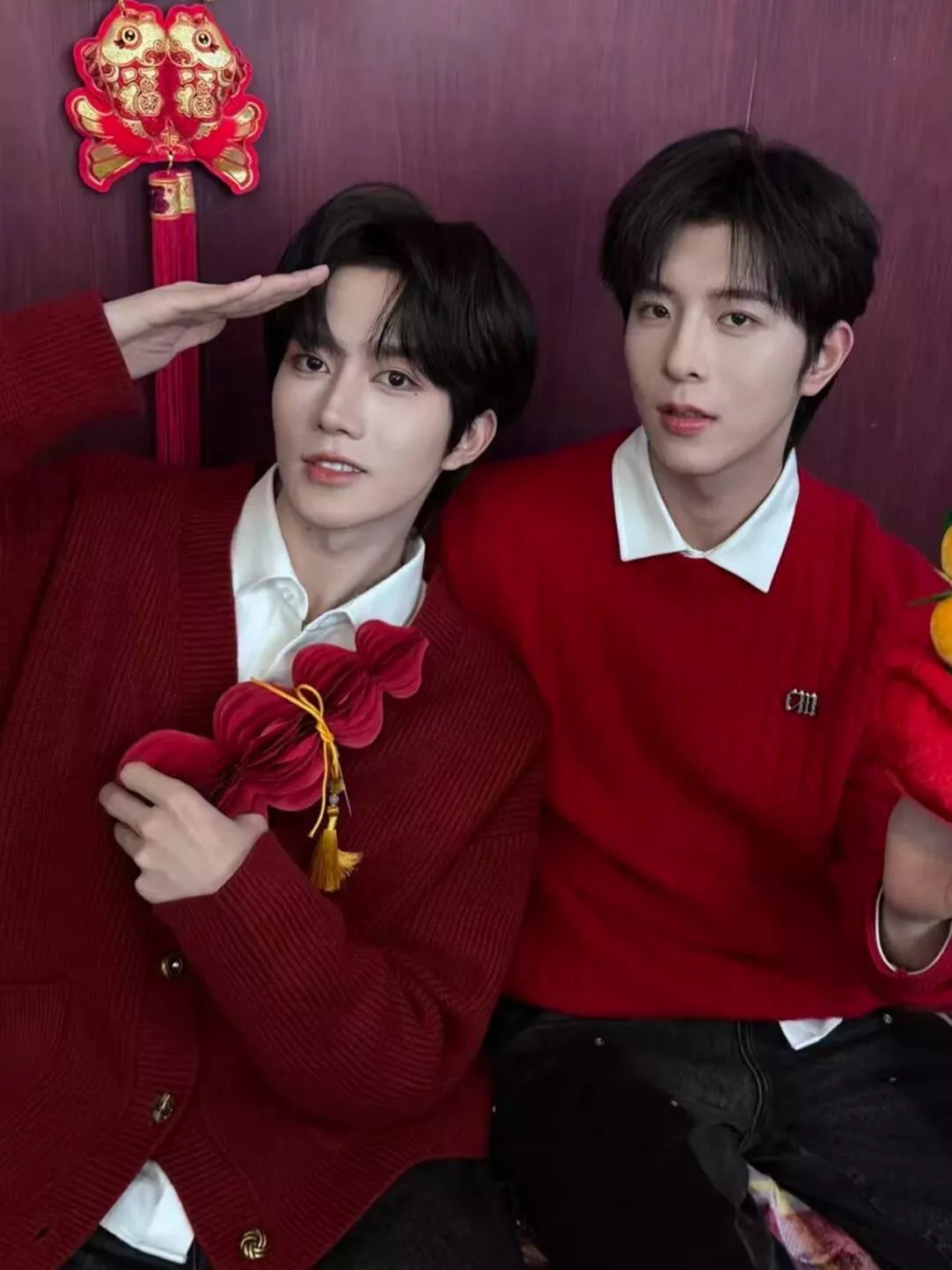 預購50天到貨   CM · 【黃星同款】 紅色加厚款V領針織外套毛衣