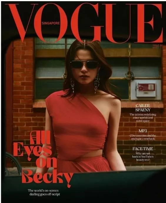預購約45天到貨   預購約45天到貨  Vogue​ Singapore Becky ​封面 (April 2026)  ---------    freenbecky雜誌 粉紅理論雜誌