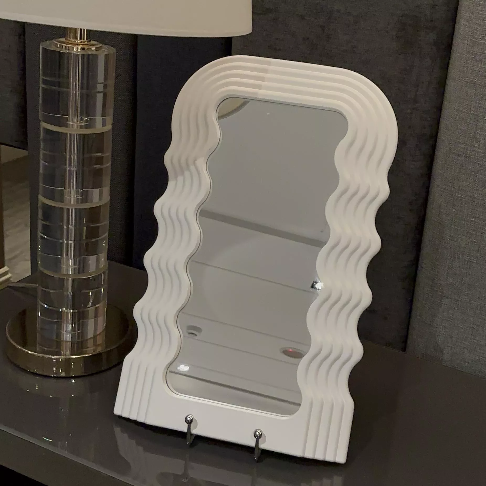 不規則質感鏡子附支架