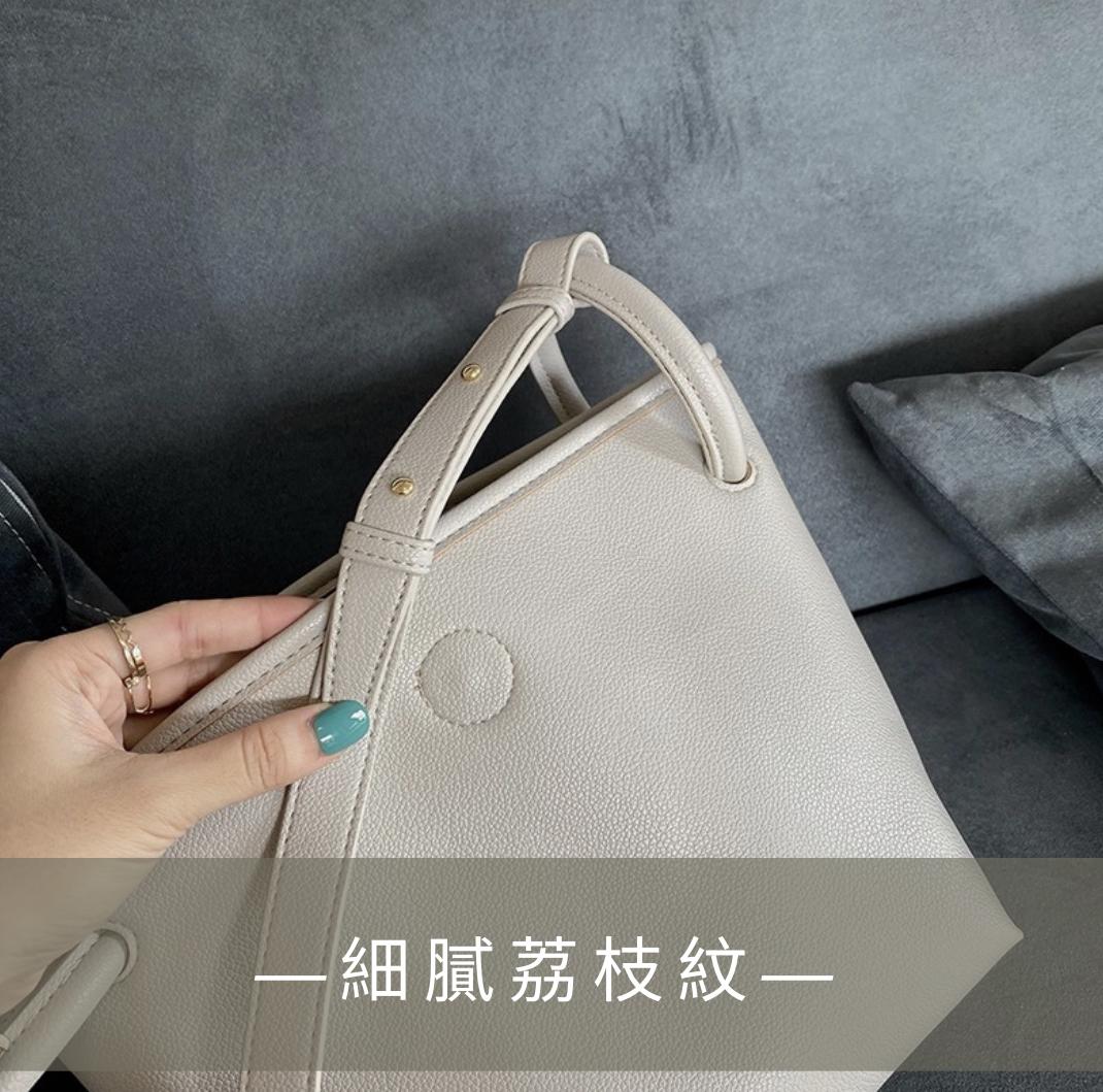 奶油白軟皮水桶包