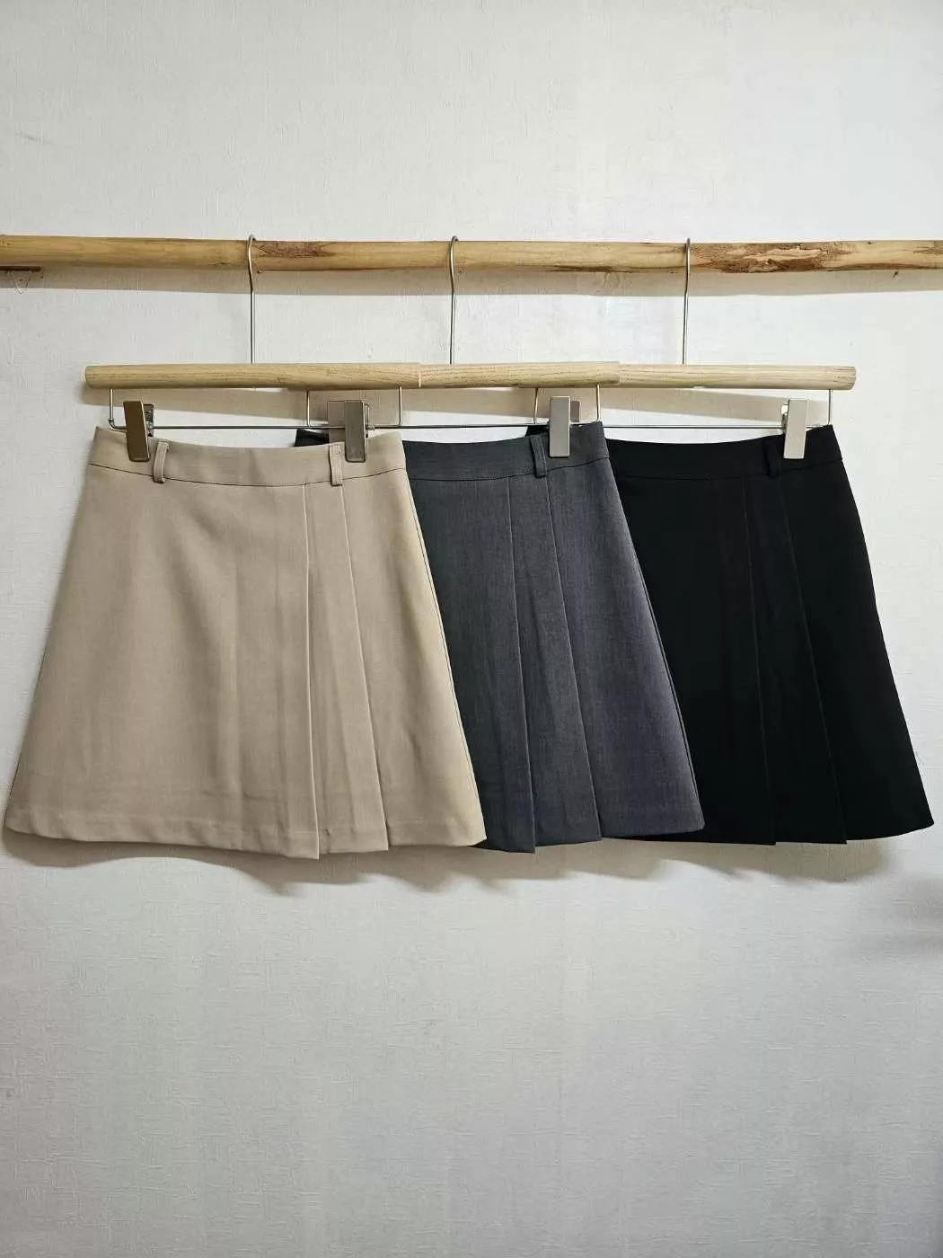 西裝材質打摺設計A字短裙 (3color)