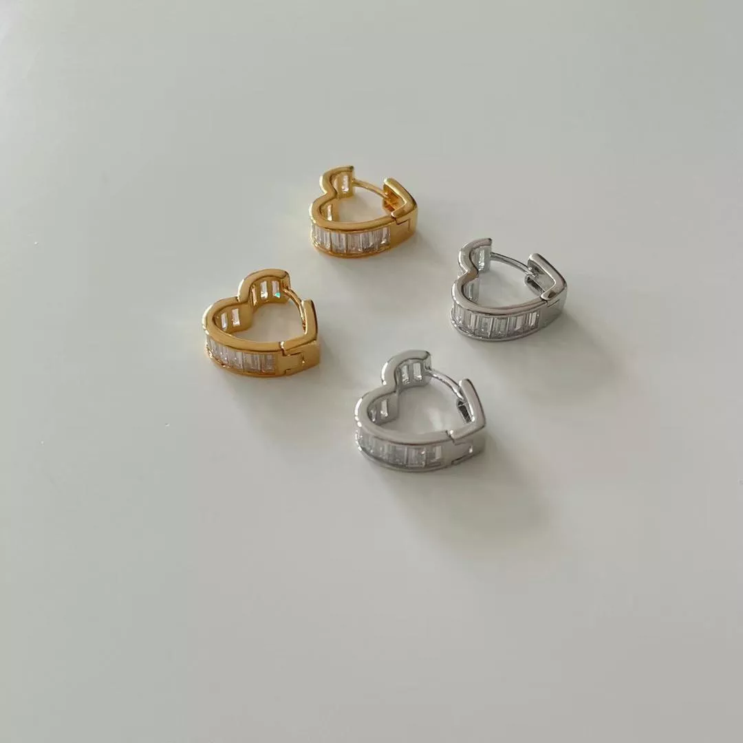 May03-愛心水鑽排列耳扣 (2color)