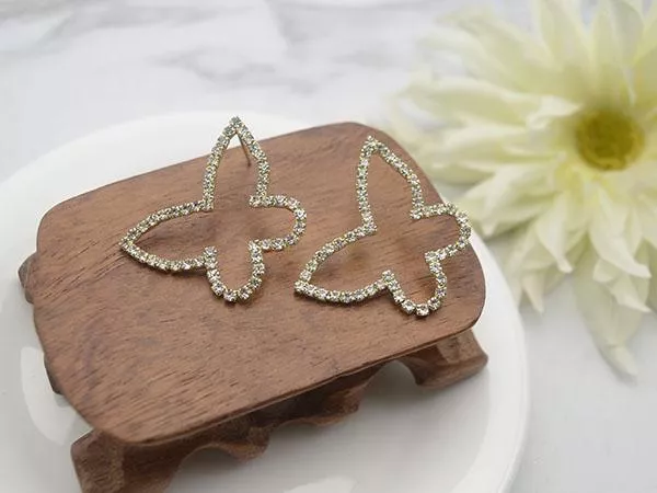 鏤空蝴蝶 • 貼耳耳環