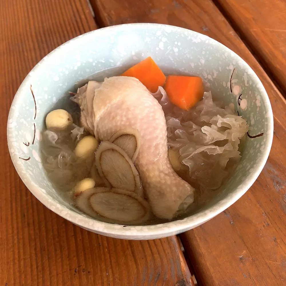 蓮子白木耳牛蒡雞湯