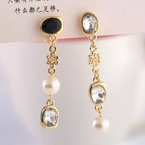 時尚幾何鋯石不對稱三角耳夾｜無耳洞可戴・氣質日常耳環