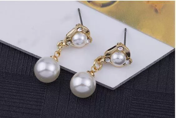 氣質珍珠耳環｜日系優雅耳飾・溫柔感穿搭推薦