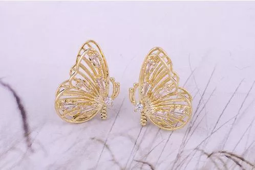 閃耀鋯石蝴蝶三角耳夾｜無耳洞可戴・氣質日常耳環