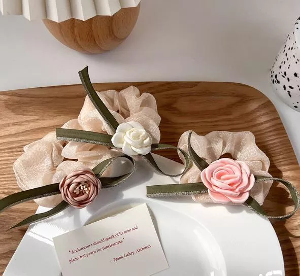 【超值髮飾39】花園裡的浪漫 玫瑰花綠色緞帶大腸圈