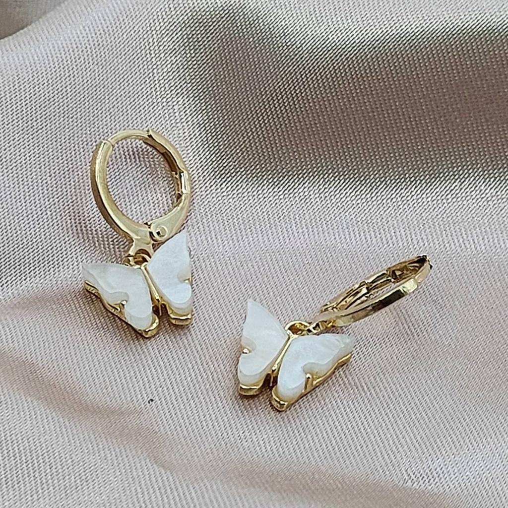 【Alisa 韓國飾品】現貨🍀2092104白色貝殼蝴蝶耳扣 耳環批發  飾品批發商品如說明