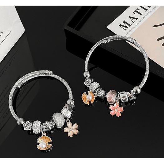 【Alisa 韓國飾品】現貨🍀1804230不鏽鋼手鐲櫻花珍珠貝殼多元素時尚可調節手環 手環批發 飾品批發