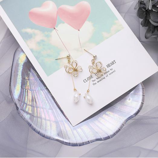 【Alisa 韓國飾品】現貨滿200元不含運出貨🍀14015白色蝴蝶水晶925銀針耳釘 耳環批發 飾品批發