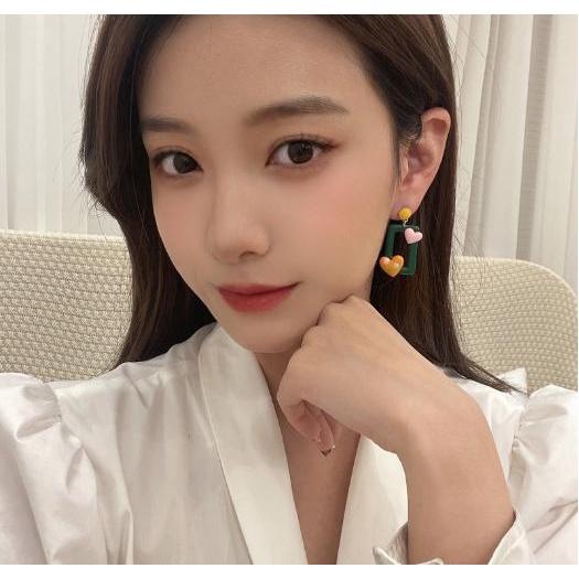 【Alisa 韓國飾品】現貨🍀H4340小熊愛心不對稱耳夾 耳環批發  飾品批發商品如說明