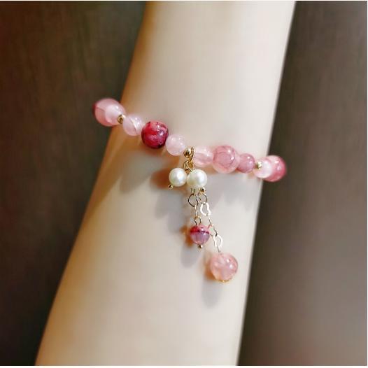 【Alisa 韓國飾品】現貨🍀2003128 天然草莓晶彈力串珠手鍊  手環批發 飾品批發