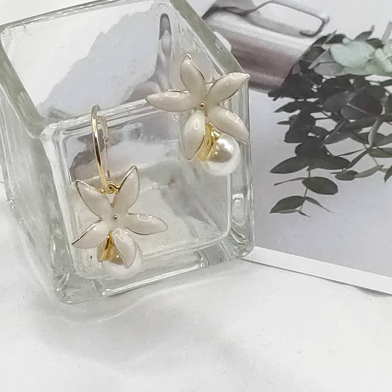 【超值耳環99】氣質925銀針桐花珍珠不對稱耳釘