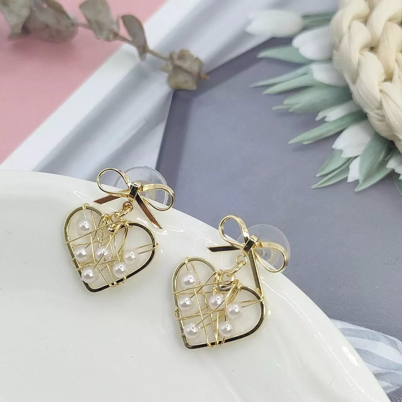 捕夢網愛心珍珠耳環｜金色蝴蝶結設計｜氣質浪漫耳飾