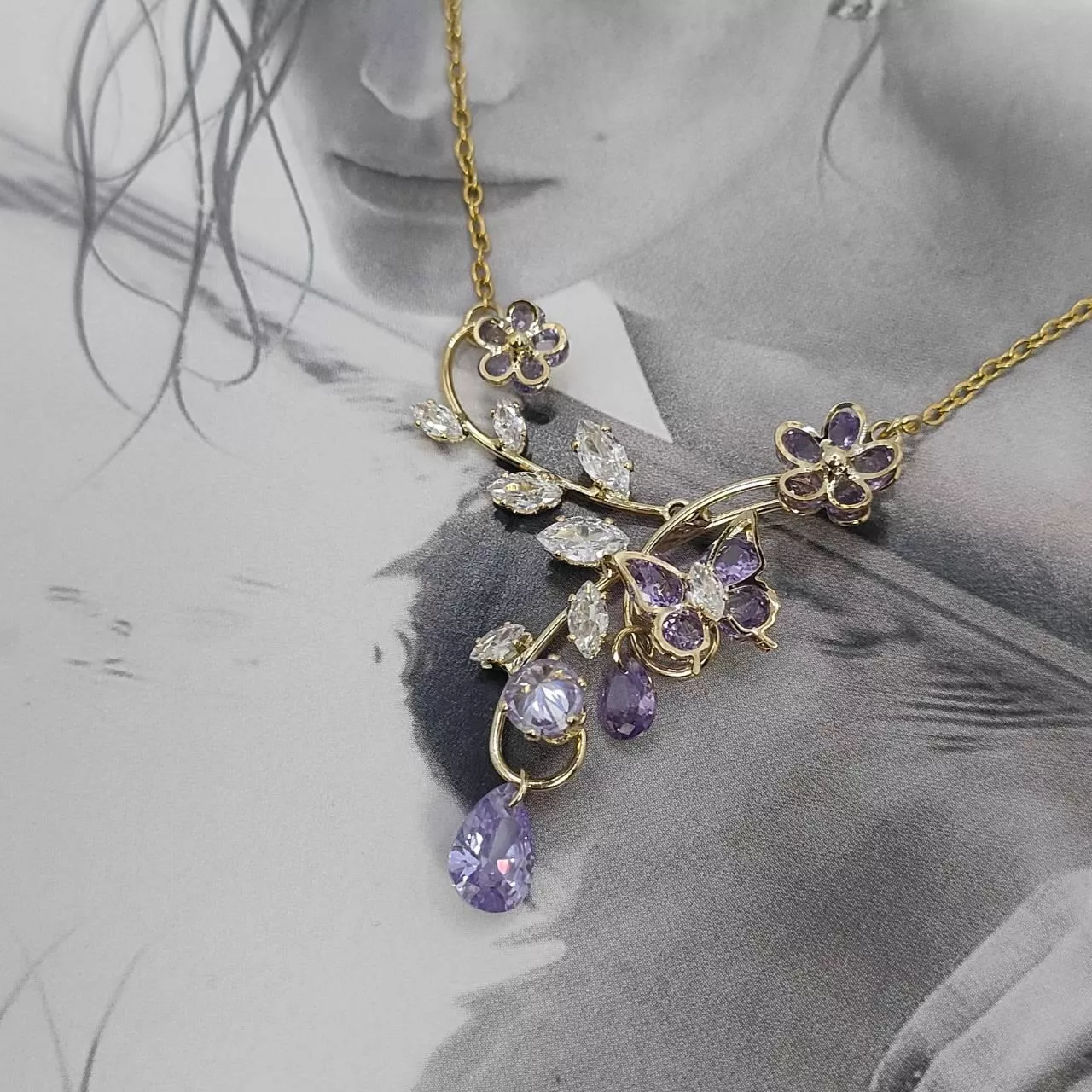 項鍊-紫蘿蝶戀 浪漫紫蘿蘭蝴蝶水滴鋯石鎖骨鍊