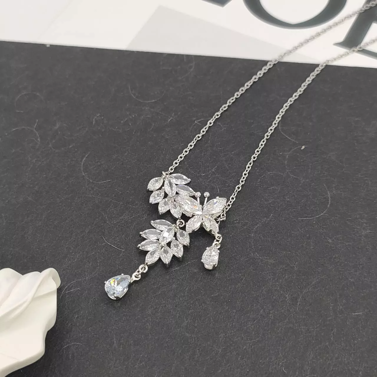 項鍊-浪漫秋葉 白色氣質麥穗鋯石流蘇鎖骨鍊