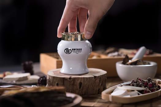 喜臨門(萬用膏、護膚聖品）慈和堂製品 喜臨門(萬用膏、護膚聖品）慈和堂製品 喜臨門】萬用膏（100g／