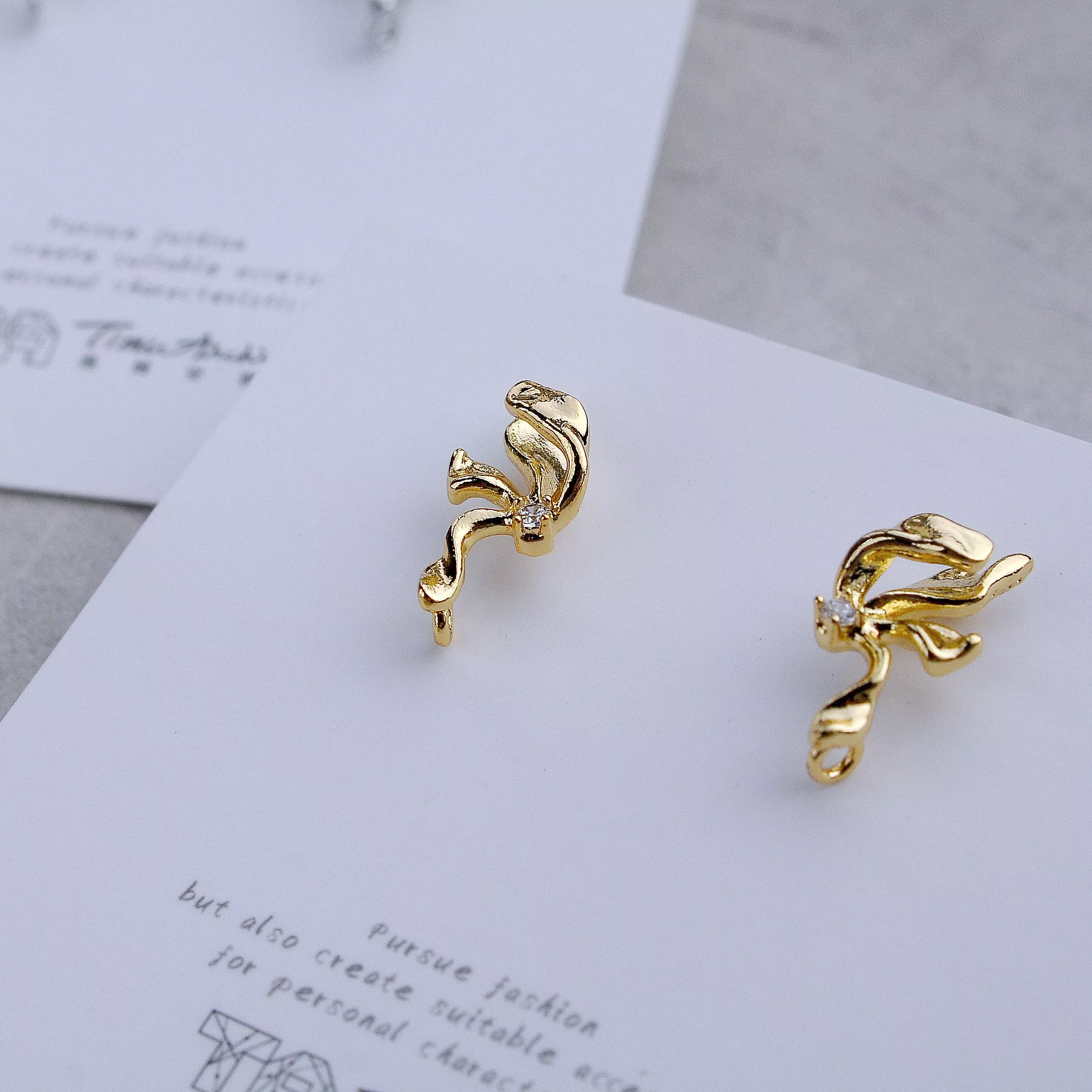 單鑽對稱飄帶耳環