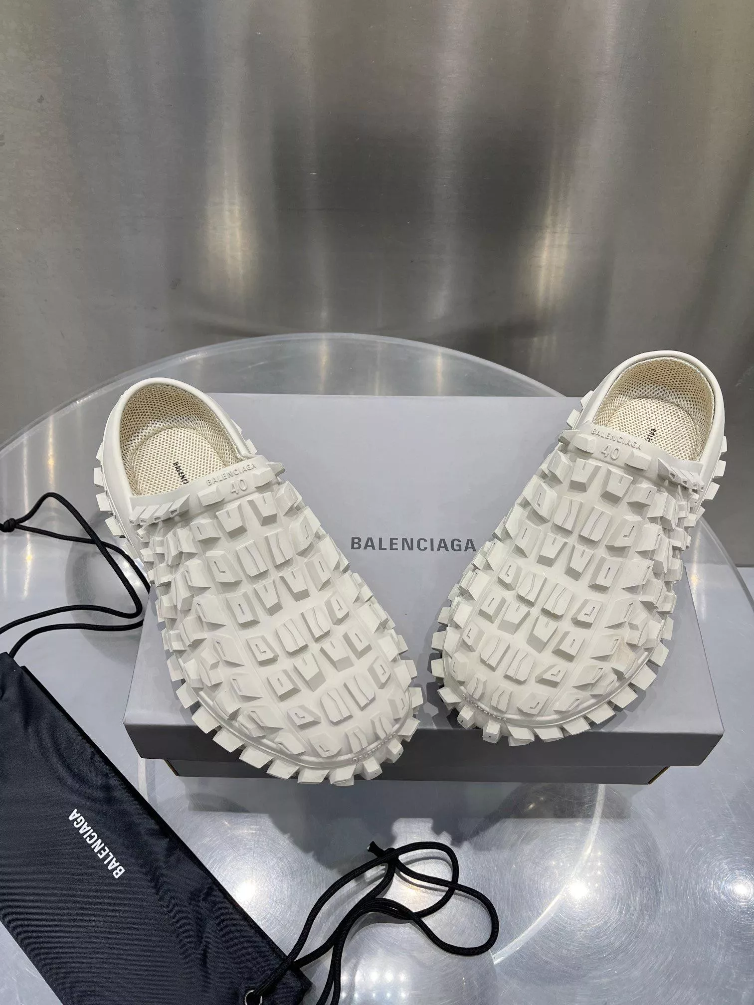 頂級版✅輪胎半拖 尺碼：39-44 BALENCIAGA/巴黎世家~~2023最新情侶款復古運動鞋，The Hacker Project系列輪胎底老爹鞋